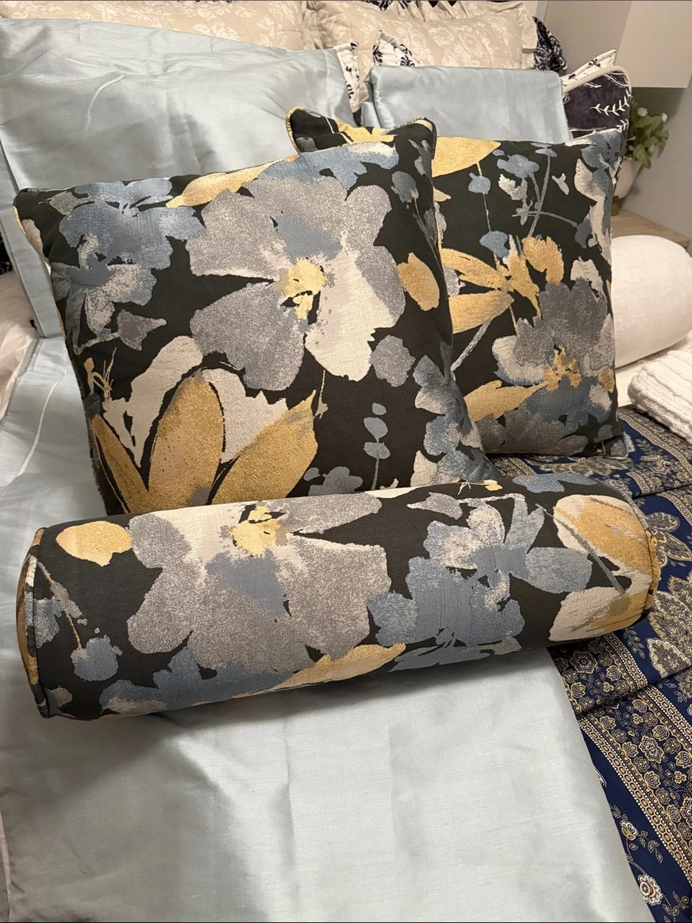 Ethan Allen set 3 custom pillows 18”x18” and bolster